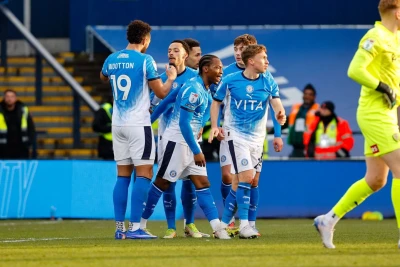 "Stockport County" - "Rotherham" oyununda 3 avtoqol, biri gülməli epizodla yadda qaldı