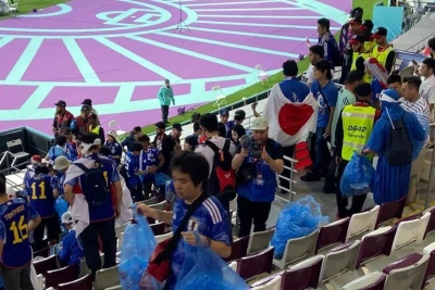 Yaponiyalı azarkeşlərin "Uembli"dəki nümunəvi davranışı