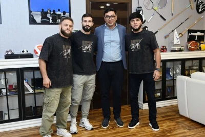 Fərid Qayıbov Bakıda UFC gecəsində döyüşəcək Azərbaycan idmançıları ilə görüşüb