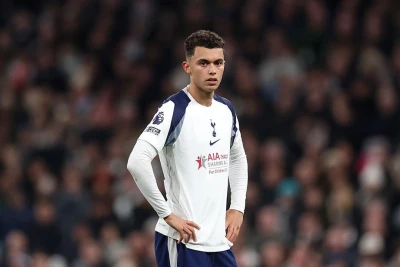 Brennan Conson "Kristal Palas"a keçir