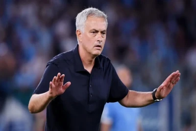 Mourinyo onun dahi məşqçi olmasına kömək edən futbolçu kimi Messinin adını çəkdi