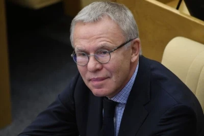 Ukrayna sabiq hokkeyçi Vyaçeslav Fetisovu axtarışa verib