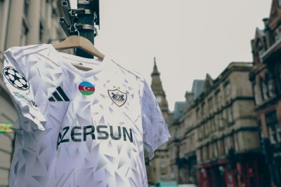 "Qarabağ" azarkeşləri "Liverpul"da: Komandaya dəstək üçün İngiltərəyə axın - VİDEO