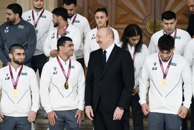 Prezident çempion güləşçiləri qəbul etdi