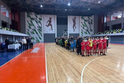 Lənkəranda 2012-2013-cü il təvəllüdlü yeniyetmə oğlanlar arasında həndbol üzrə rayon birinciliyi başlayıb - FOTO