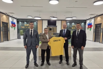 Manuçehir Hojizadə "Gəncə" voleybol klubunun formasını hədiyyə aldı