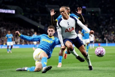 "Tottenhem" - "Vulverhempton" oyunu heç-heçə başa çatdı, "Vulverhempton" ilk xalını qazandı