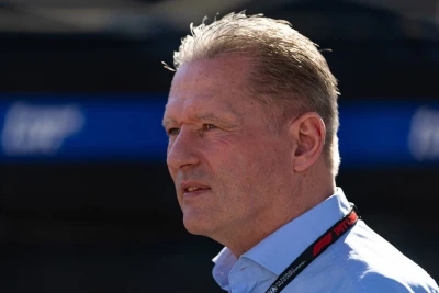 Yos Ferstappen "Formula-1"-in yeni qaydalarını tənqid edərək, yarışın təbii rəqabətini itirdiyini bildirib