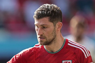 "Nitsa" Ben Devisi transfer etməyə çalışır, lakin maaş və müqavilə çətinlikləri var