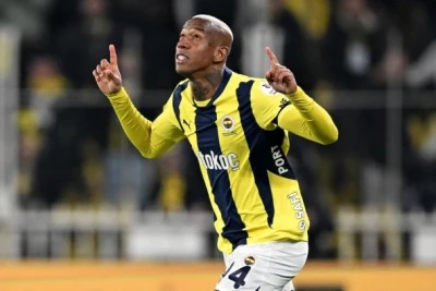 Taliska "Fənərbaxça" ilə müqaviləsini uzadıb