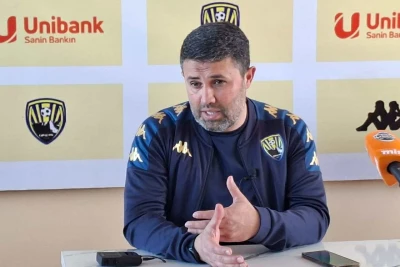 Azər Bağırov "Kəpəz"in dayaq yarımmüdafiəçilərindən narazıdır