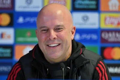 Arne Slot Xabi Alonsonun "Liverpul"a gələcəyi ilə bağlı suala istehzalı cavab verib