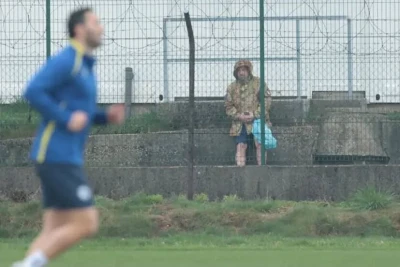 İtalyan Əsgərinin Bosniya Milli Komandasının Məşqini Çəkərkən Yaxalanması