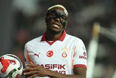 Qallas "Çelsi"ni Osimheni transfer etməyə çağırıb