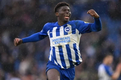 "Mançester Yunayted" Karlos Baleba üçün 100 milyon funt-sterlinq ödəməli ola bilər