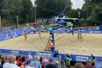 İDMAN.BİZ ALMANİYADAN: Duysburqda Universiada çimərlik voleybolu yarışları əlverişsiz hava şəraitində keçirilir