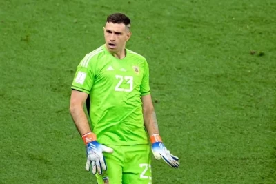 Emiliano Martines tarixi rekorda imza atdı