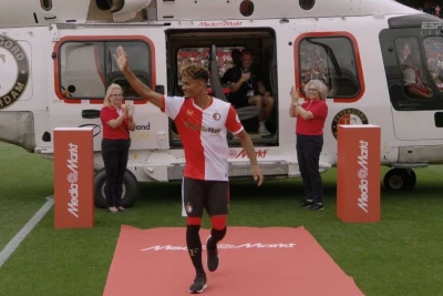 "Feyenoord" Qonsalo Borjesi helikopterlə stadiona gətirərək təqdim etdi