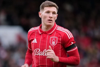 Mançester klubları Elliot Anderson transferi uğrunda mübarizə aparır