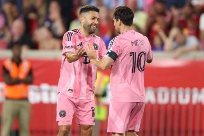 Messi Albanın karyerasını bitirməsinə kədərləndi: "İndi o ötürmələri mənə kim edəcək?"