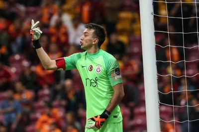 Muslera "Qalatasaray"ın heyətində Superliqada ən çox oyun keçirən iki futbolçudan biri olub