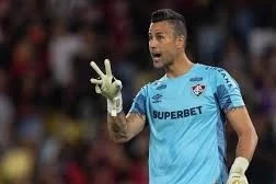 Fabio futbol tarixində ən çox oyun keçirən futbolçu rekordunu yenilədi