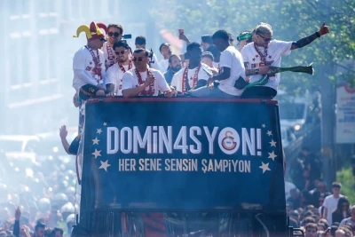 "Qalatasaray"lı futbolçular çempionluq qeydində qəzadan son anda xilas olublar