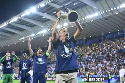 Luis Enrike UEFA Superkubokunu iki fərqli komanda ilə qazanan beşinci baş məşqçi oldu
