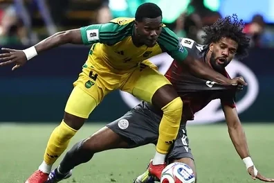 Yamayka Kapitanı Yeni Kaledoniya Hədiyyəsindən Qorxdu, Hakim Müdaxilə Etdi - FOTO