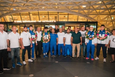 U-17 Dünya Çempionatında uğur qazanmış güləşçilərimiz Vətənə qayıdıblar
