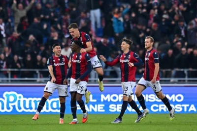 "Napoli" "Bolonya"ya uduzdu, liderliyi "Milan"a verdi - VİDEO