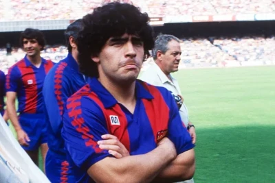 Dieqo Maradonanın cırıq forması rekord qiymətə satıldı