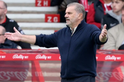 Postekoğlu Premyer Liqa tarixində ən tez qovulan baş məşqçi oldu