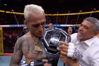 Çarlz Oliveyra Maks Hollueyi məğlub edərək BMF kəmərini qazandı