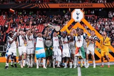 UEFA Avropa Liqasının qalibi olan klub dörd futbolçusu ilə yollarını ayırıb