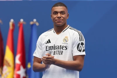 "Real" rəsmiləri Mbappeyə görə bir araya gəldilər