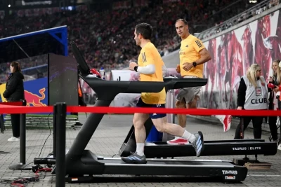 "Red Bull" rəhbəri matç zamanı xeyriyyə məqsədilə yarımarafon qaçdı