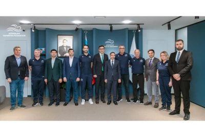 Fərid Qayıbov Azərbaycan Üzgüçülük Federasiyasının rəhbərliyi və məşqçilərlə görüşüb