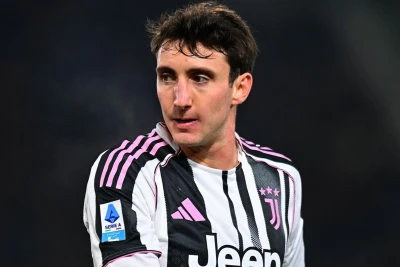 "Barselona" "Yuventus"un futbolçusu Kambiyasonu transfer etmək istəyir