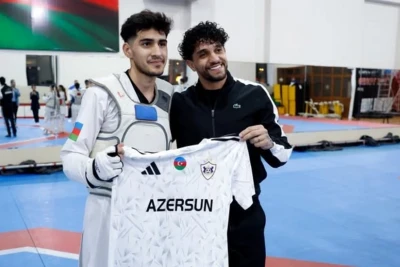 Azərbaycan parataekvondoçusu Amin Əliyevin Kadi Borgeslə gözlənilməz görüşü Azərbaycan parataekvondoçusu Amin Əliyevin Kadi Borgeslə gözlənilməz görüşü