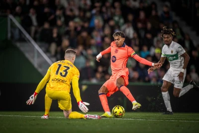 Lamin Yamal Maradona və Qrizmannı "Barselona"dakı qol sayına görə geridə qoydu