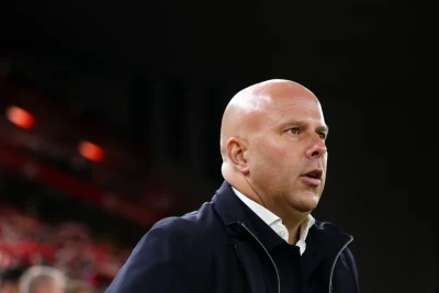 Arne Slot mövsümün sonunda "Liverpul"u tərk edəcək