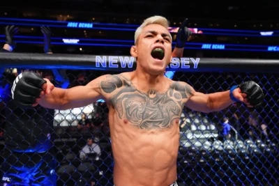UFC 328: Xose Oçoa qələbədən sonra sevgilisinə evlilik təklifi etdi