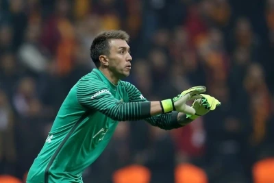 KİV: Muslera mövsümsonu "Qalatasaray"dan ayrılacaq