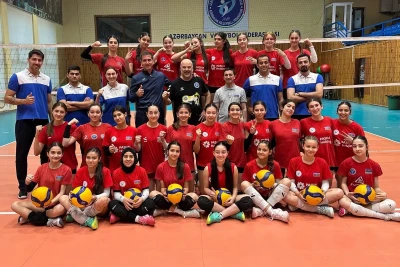 FIVB məşqçi-instruktoru Cengiz Akarçeşme U-14 qız voleybolçulardan ibarət Azərbaycan yığması ilə görüşüb