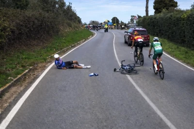 Tirreno-Adriatikdə Qəza: Motosiklet Velosipedçinin Üstündən Keçdi