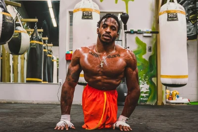 Karate Kombatda çəki fərqi: Ayaqsız döyüşçü nəhənglə qarşılaşır