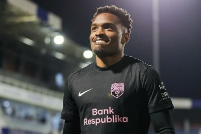 Coy Lens Mikels Bahodir Nasimovun uğurunu təkrarladı