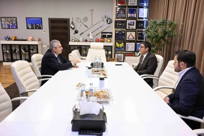 Fərid Qayıbov və Uğur Erdener Azərbaycanda idman tədbirlərini və oxatmanın inkişafını müzakirə ediblər