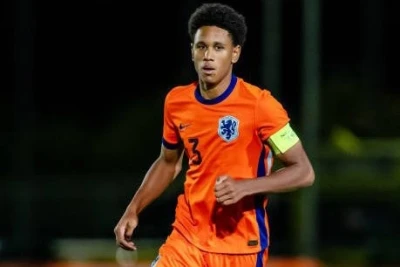 "Barselona" "Genk"dən gənc belçikalı müdafiəçi transfer edir